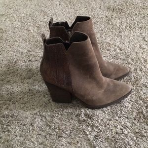Guess boots